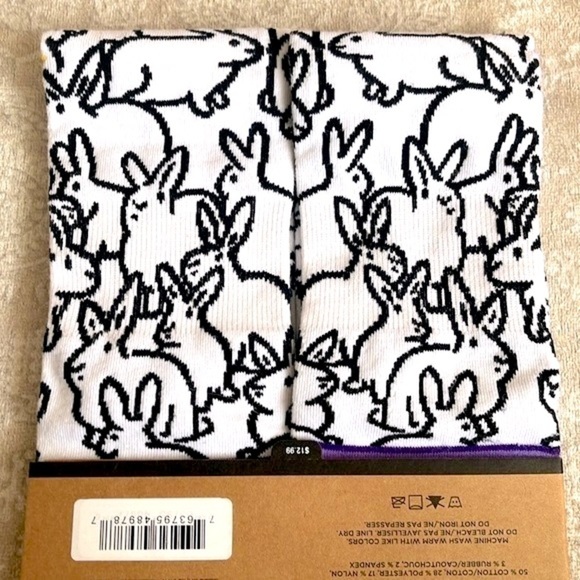 Brand New Set of 3 Pairs of Hallmark Toe of a Kind Crew Socks Rainbow Bunnies - Picture 4 of 15